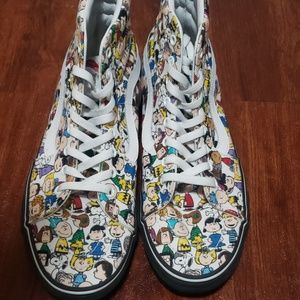 Van's custom Sk8 Hi Snoopy